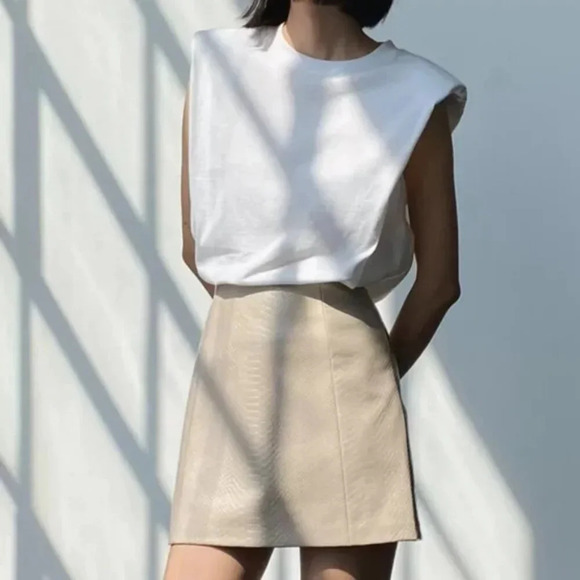 Aritzia Babaton Modern Vegan Leather Croc  Embossed Mini Skirt Beige Size 0 - Picture 4 of 13